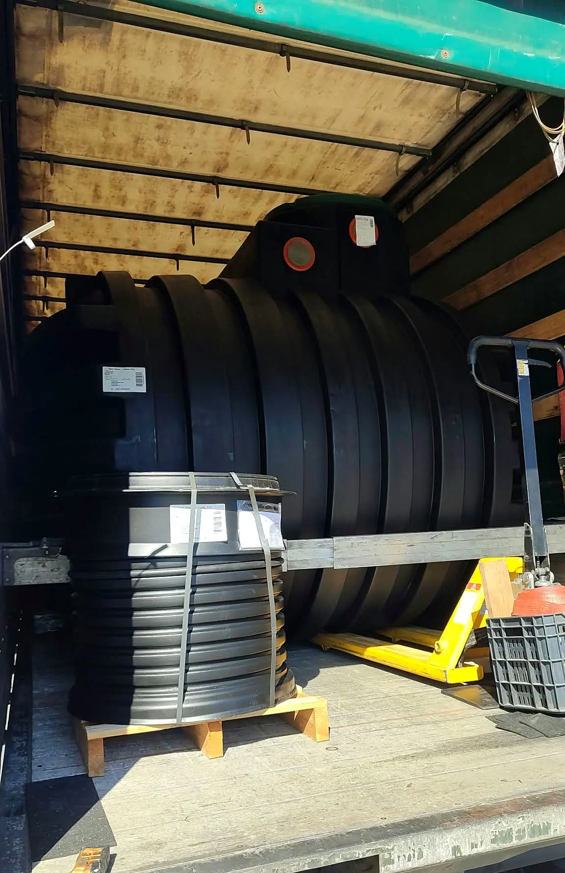 Tank and fittings on a pallet
